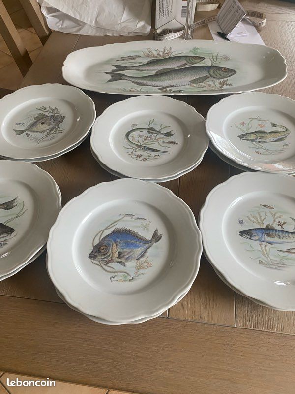 Ensemble D'assiettes Blanches Maquette De Plat De Table Réaliste