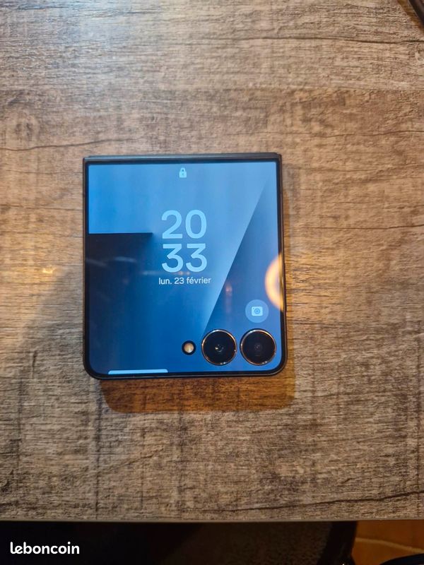 Samsung Z FLIP 7 (image 1)
