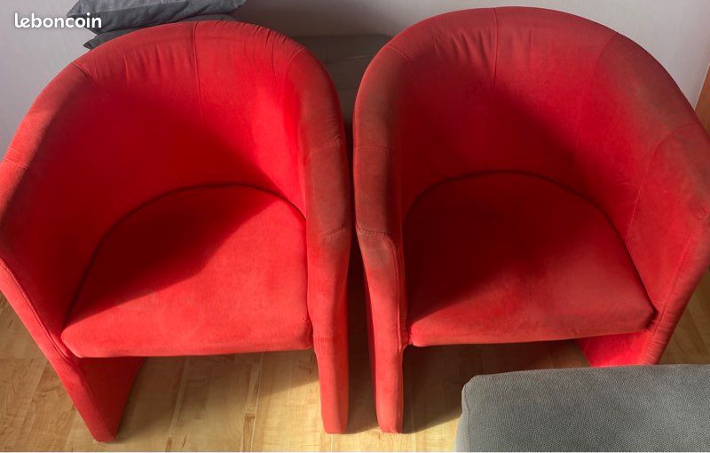 Fauteuils cabriolet rouges (image 2)