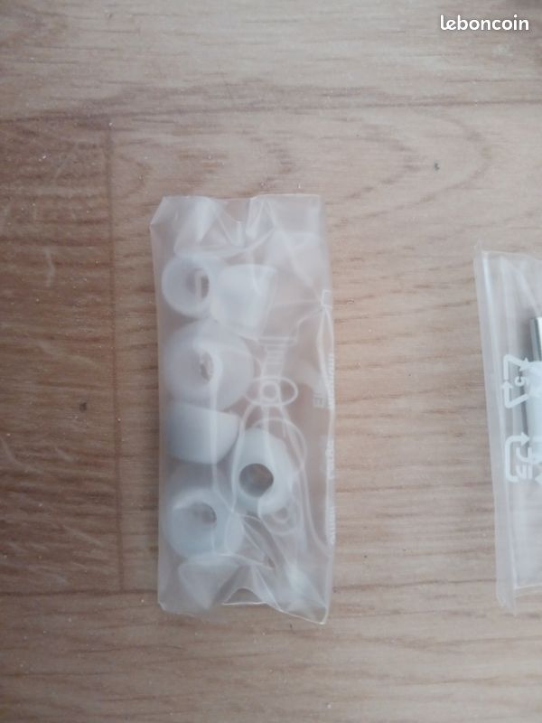 Boite Samsung A3 + accessoires (image 5)