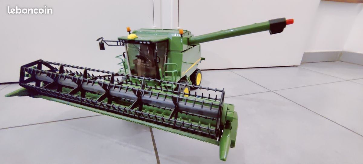 Bruder John Deere Moissonneuse T670i (02132) au meilleur prix sur