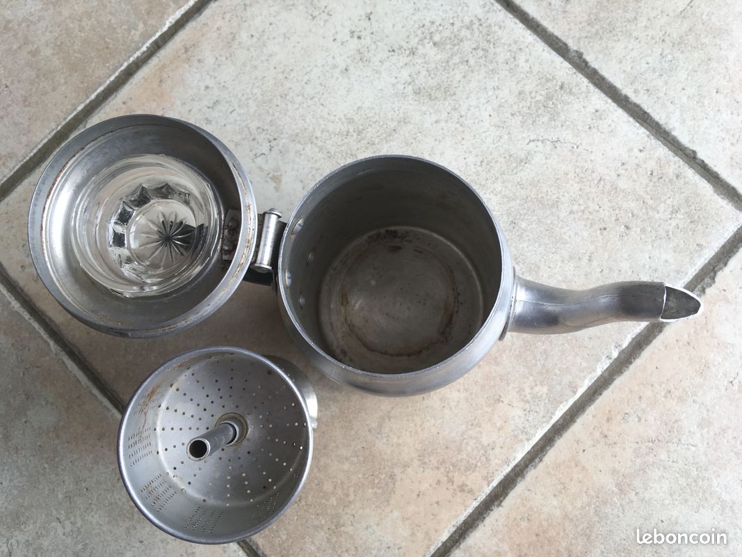 Magnifique et ancienne cafetière en aluminium (image 2)