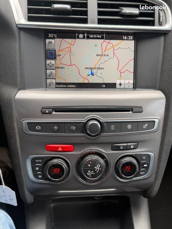 Citroën c4 1.6 hdi 100 ch génération 2 premium (image 8)