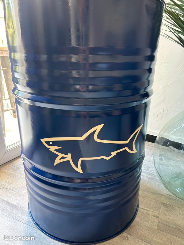 Baril Paul & Shark (image 2)
