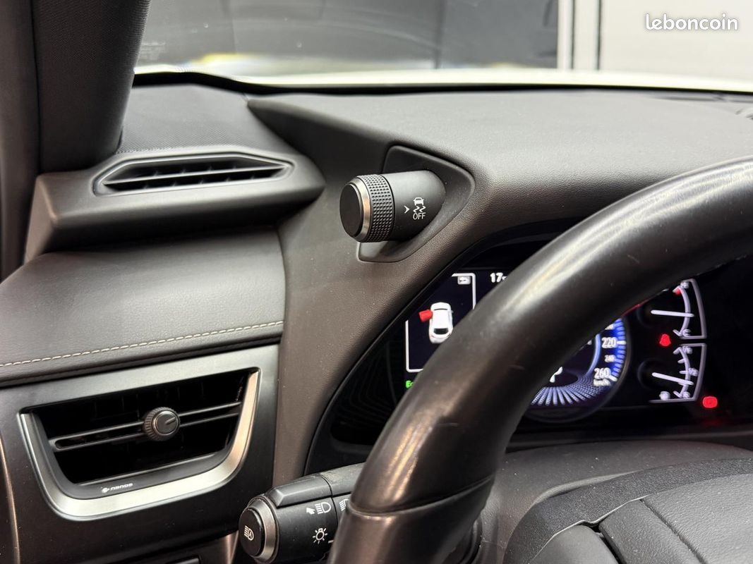 LEXUS UX 250h 2WD - BV E-CVT 2020 250H Executive (image 16)