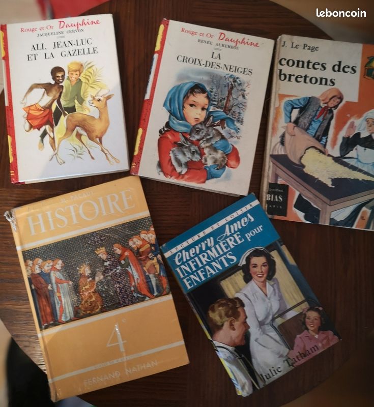 Lot de livres, Rouge et or dauphine (image 1)