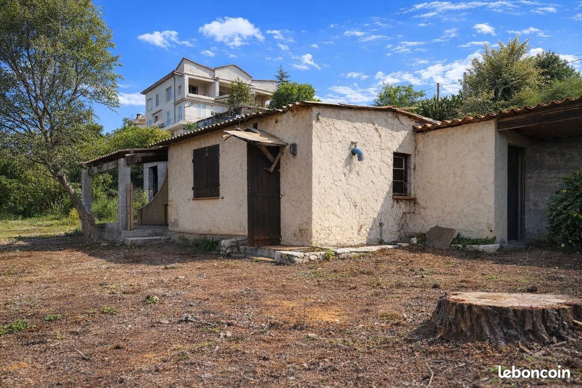 Terrain 2 pièces 563 m² · à Colomars · 563 m² · 220 000 €