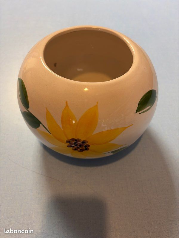Vase (image 1)