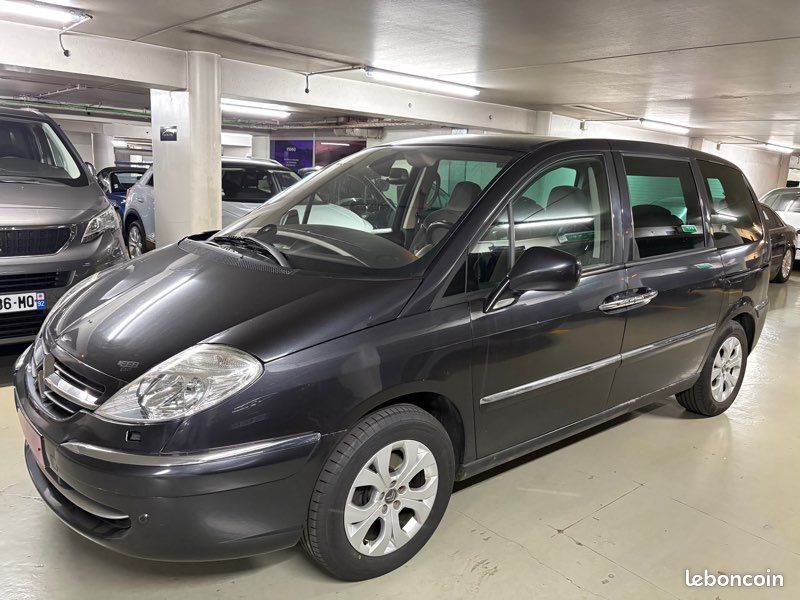 C8 2.0 hdi 136 banquette 8 places suivi 150000kms distribution a jour (image 1)
