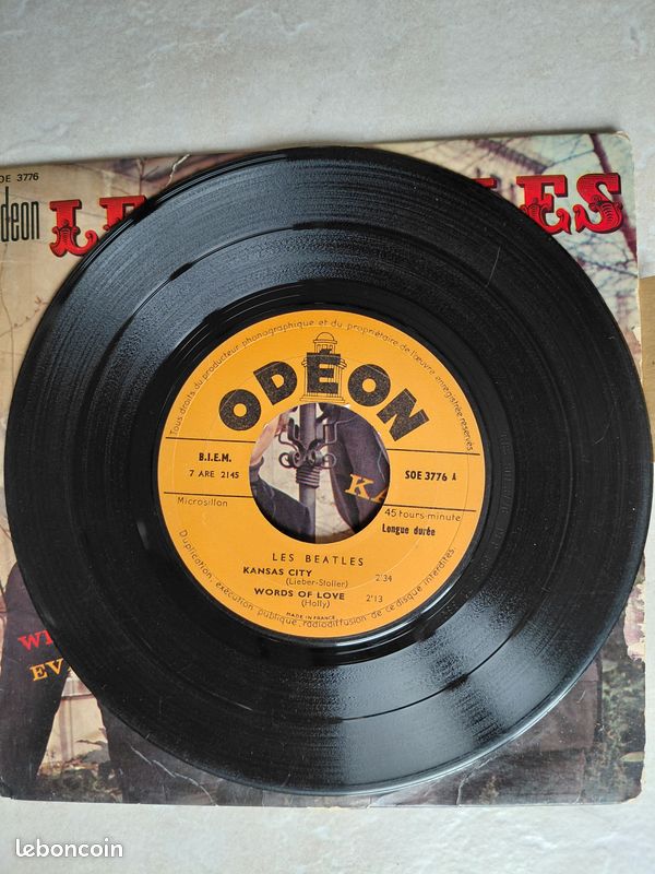Beatles Lot 7 vinyle 45t vintage années 60 et 70 Pressage France, UK, Belgique etc.. Bon état· (image 4)