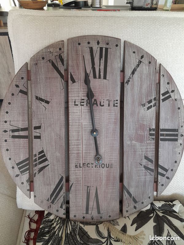 Horloge en bois (image 1)