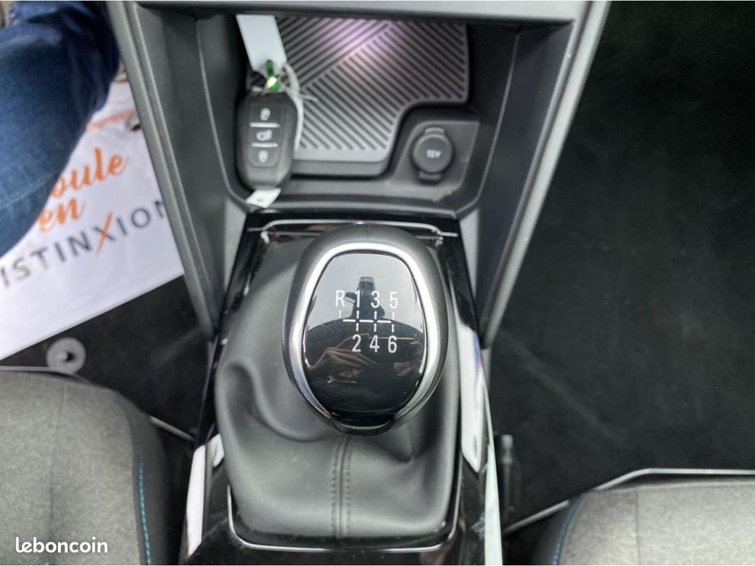 CITROEN C4 1.2 12V - 130 S&S BERLINE Shine (image 16)