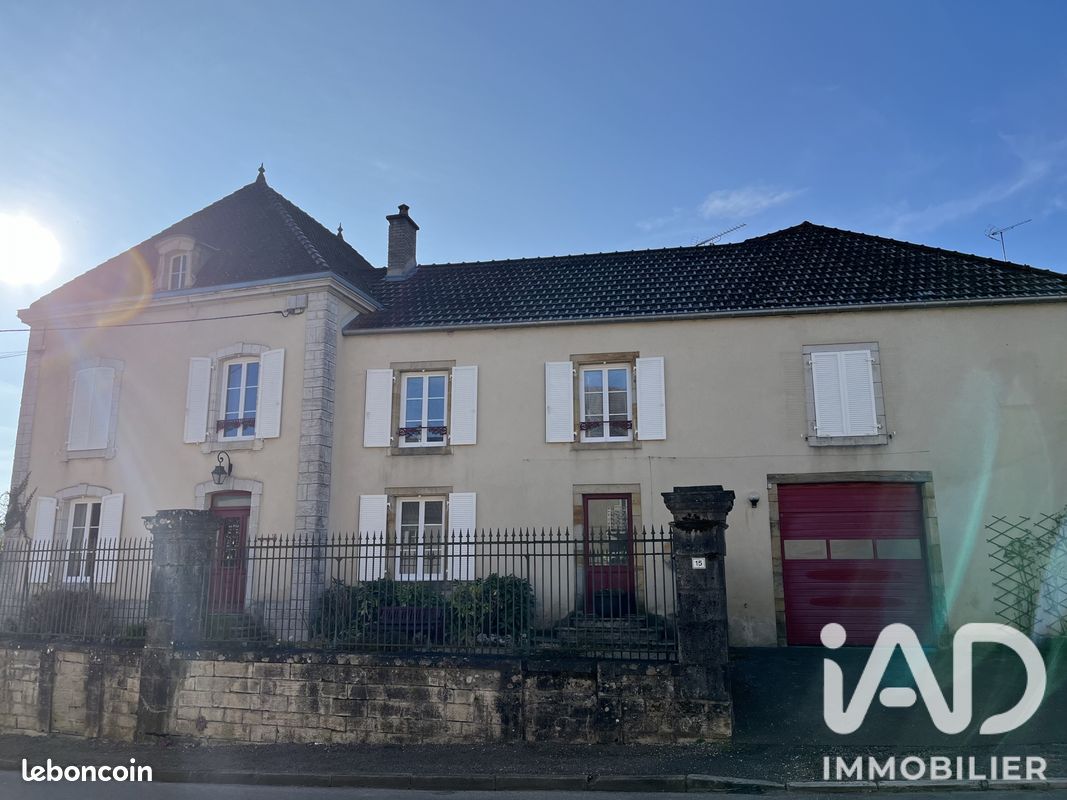 Maison 16 pièces 311 m² · à Champsevraine · 311 m² · 400 000 €