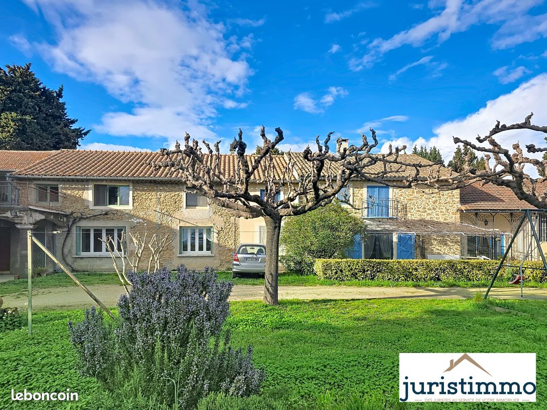 Maison 12 pièces 265 m² · à Camaret-sur-Aigues · 265 m² · 329 000 €
