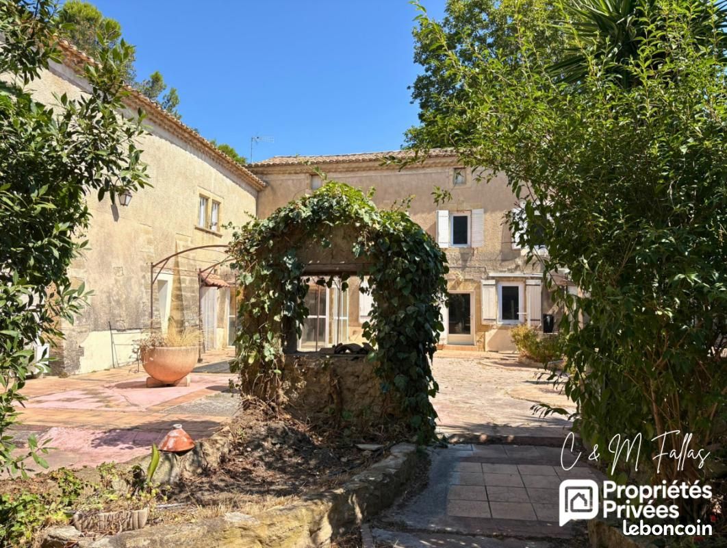 Maison 11 pièces 268 m² · à Sauveterre · 268 m² · 490 000 €