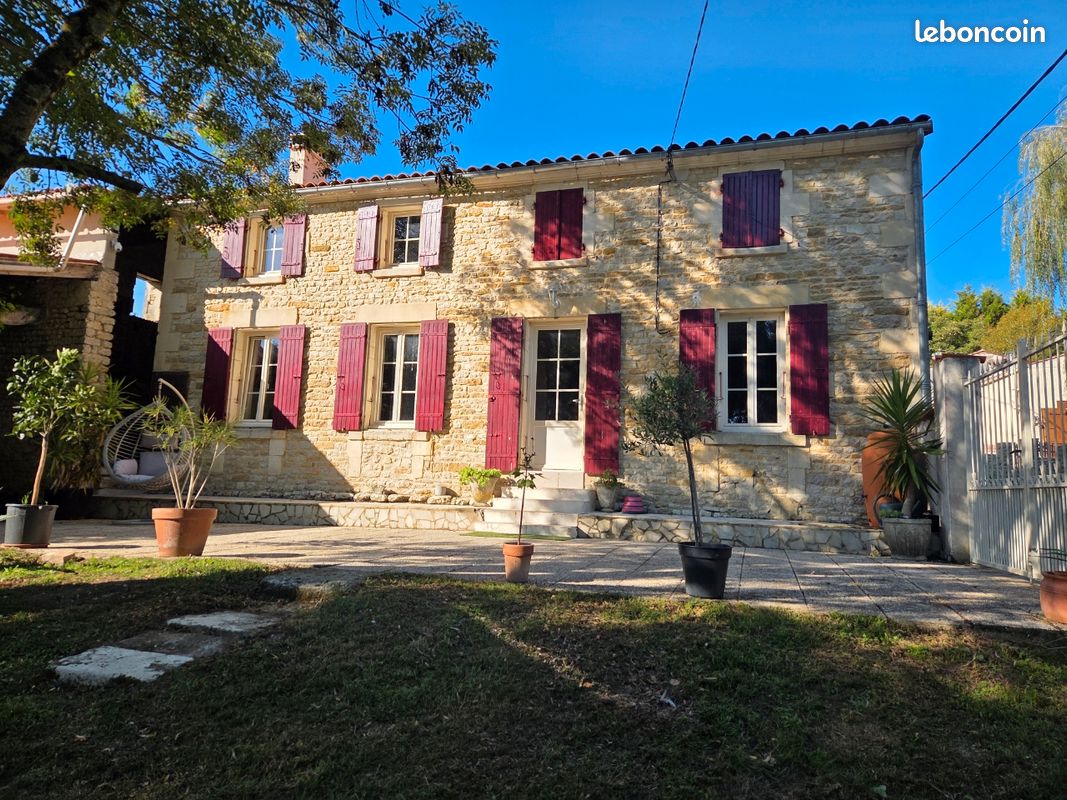 Maison 5 pièces 160 m² · à Saint-Crépin · 160 m² · 215 000 €