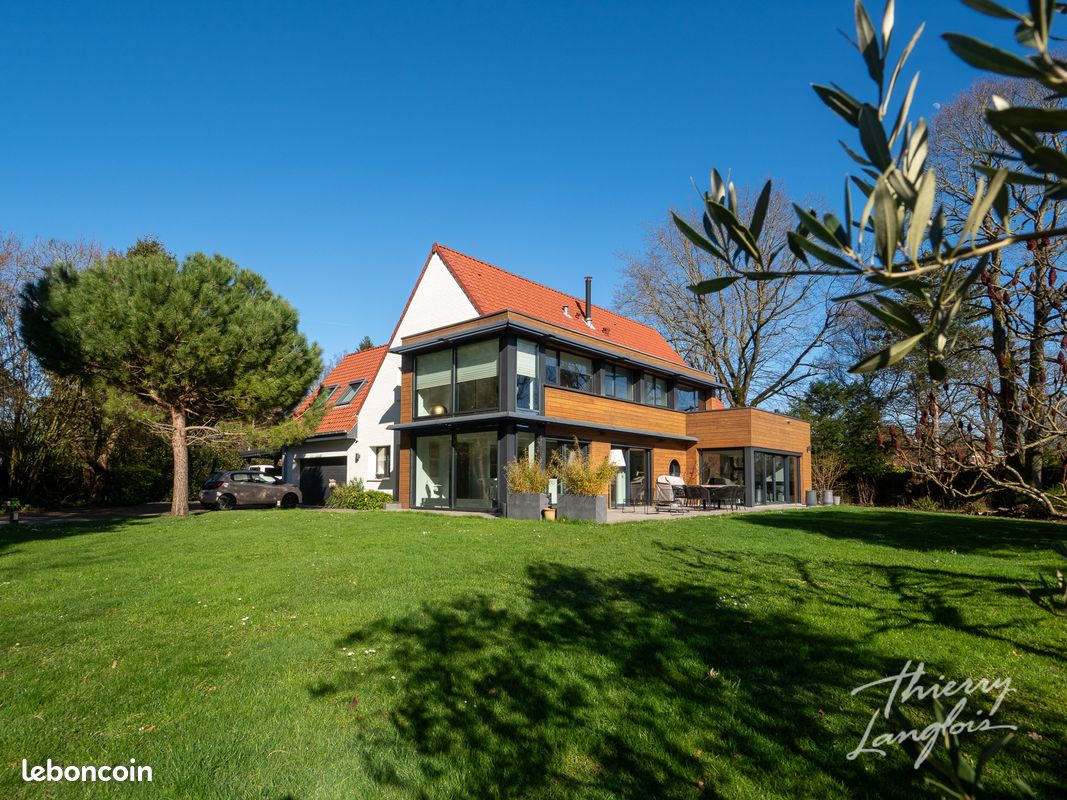 Maison 8 pièces 242 m² · à Villeneuve-d'Ascq · 242 m² · 1 158 000 €