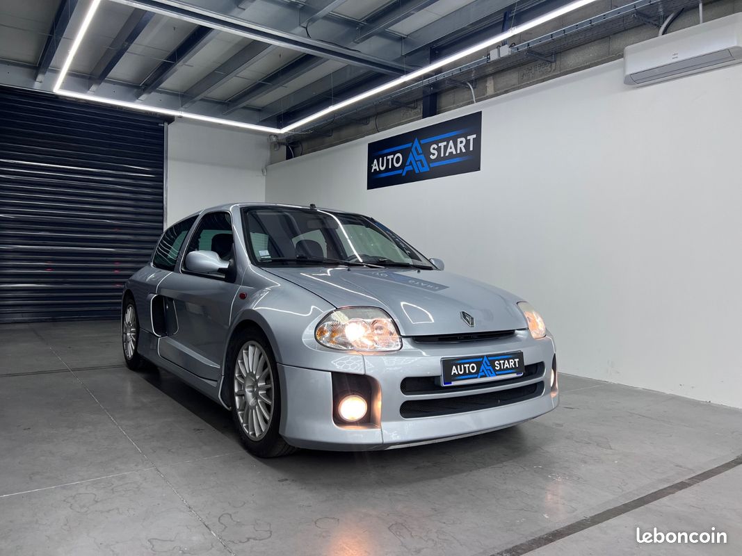 Renault Clio 3.0 V6 230ch/N°1609/Distribution Neuve/Clim (image 1)