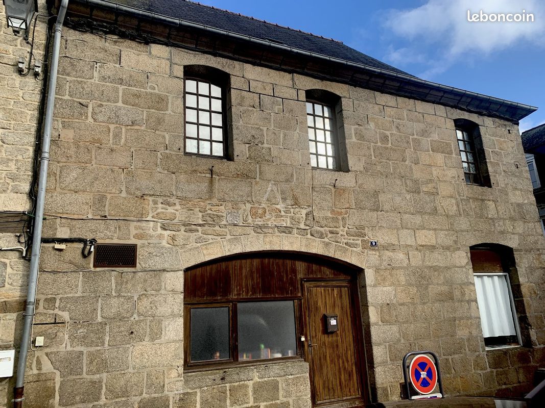 Immeuble 130 m² · à Quintin · 130 m² · 152 000 €