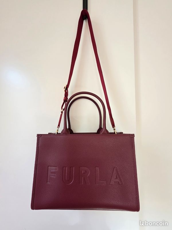 Sac à Main Furla Costanza Rouge – Taille Moyenne – Forme Seau Avec Cordon De Serrage – Neuf Avec étiquettes
