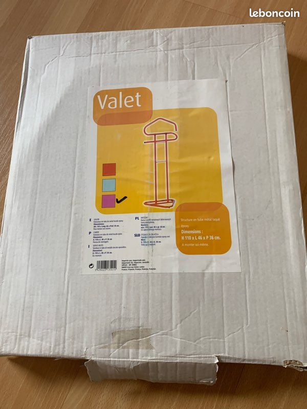 Valet portant vêtements en métal laqué rose H110xL46xP36cm (image 1)