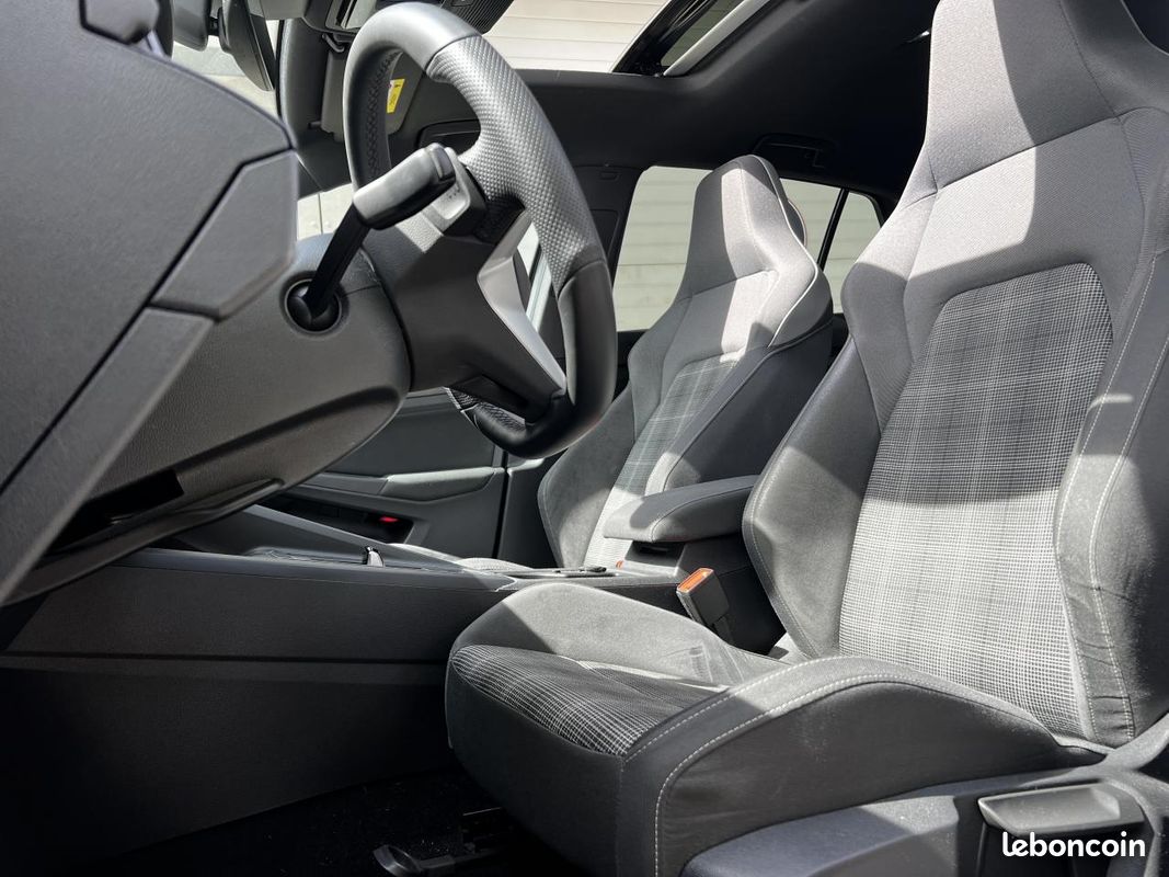 VOLKSWAGEN GOLF 2.0 TDI 200 SCR GTD DSG BVA- TOIT OUVRANT PANORAMIQUE / SUIVI 100% VW / GARANTIE 12 mois (image 9)