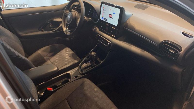 Toyota Yaris 116h Design 5p MY25 (image 15)