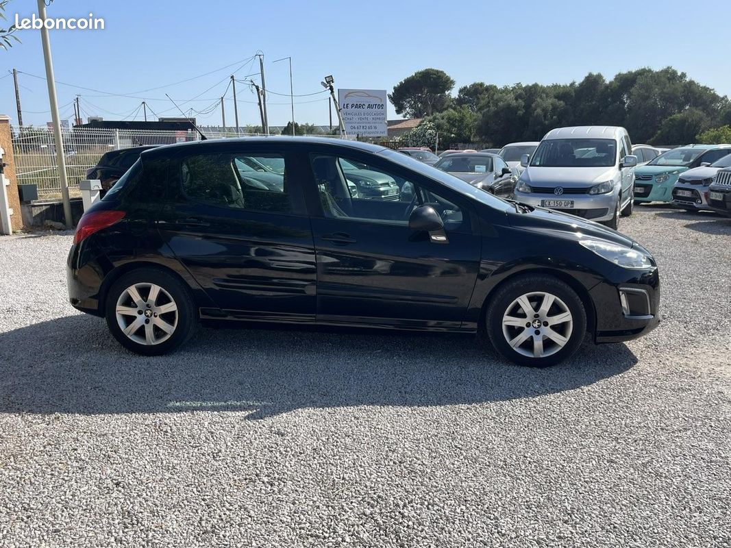 PEUGEOT 308 1.6 e-HDi - 112 CV BERLINE ALLURE PHASE 2 / CLIM AUTO / REGULATEUR / JANTES (image 4)