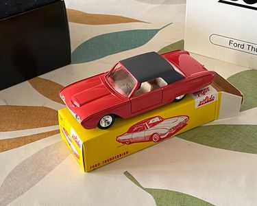 Solido 1:43 – Ford Thunderbird Rouge Foncé – Miniature D'occasion En Boîte