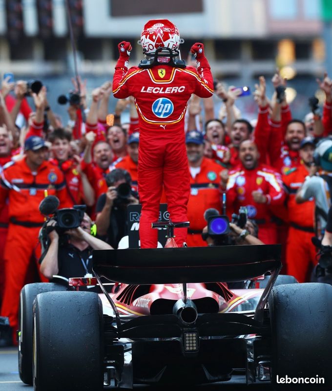 Charles Leclerc - 2024 - Casque échelle 1/2