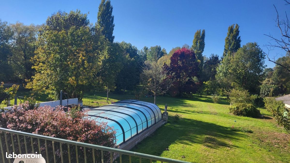 Maison 11 pièces 362 m² · à Saint-Jean-d'Angély · 362 m² · 365 000 €