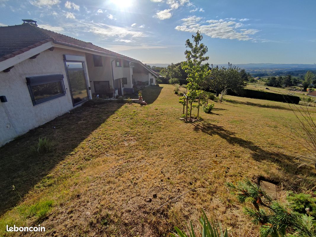 Maison 8 pièces 195 m² · à Ambierle · 195 m² · 340 000 €