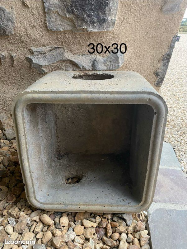 Regard en béton (image 1)