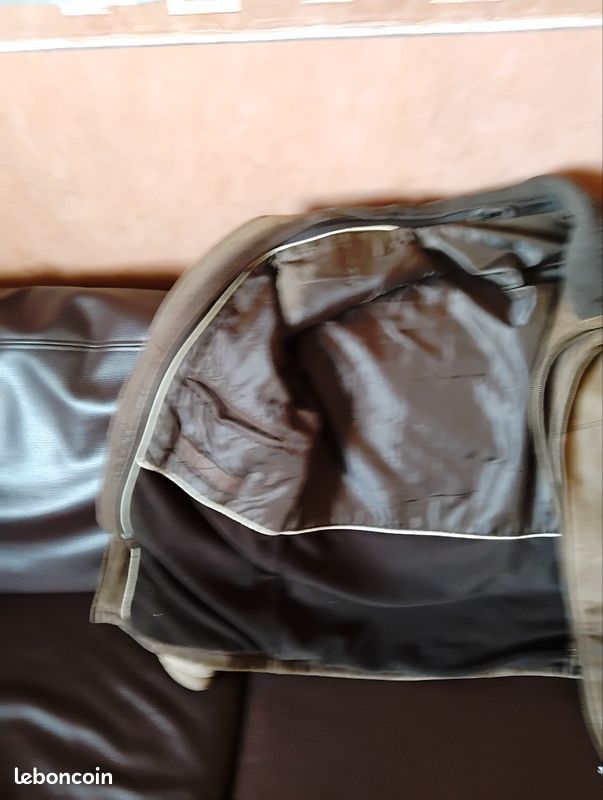 Veste en cuir de vachette très bon état, jamais porté (image 2)