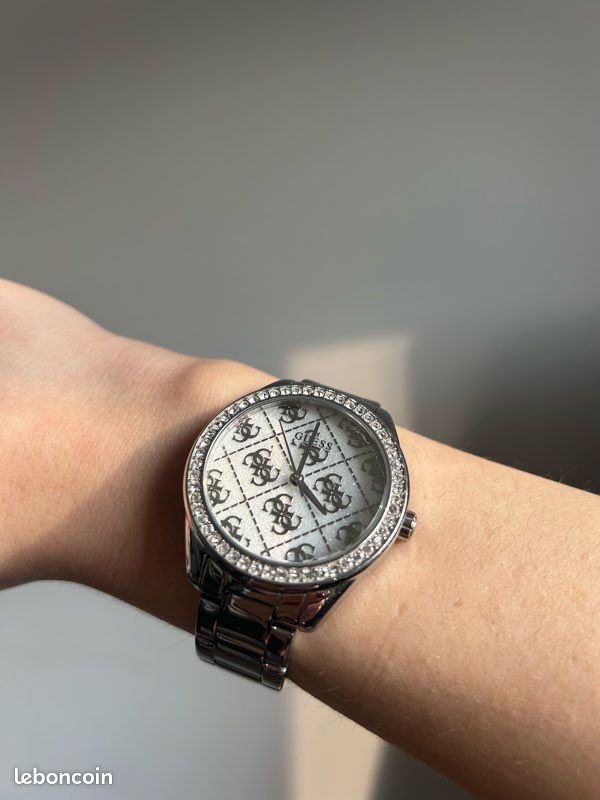 Montre Guess argentée (image 2)