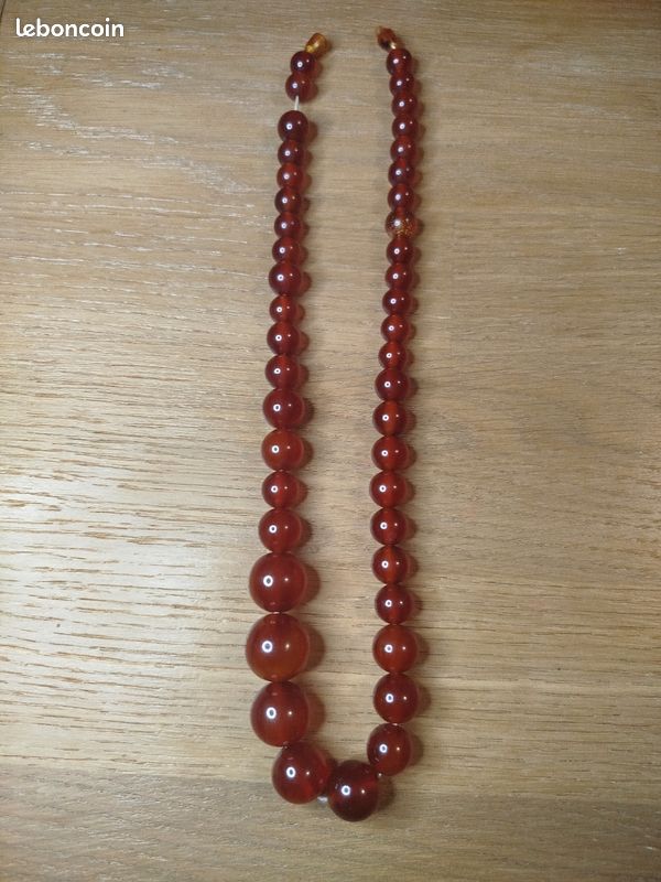 Collier Vintage En Bakélite Avec Pierre Rouge - Ancien - Occasion - Sans Marque