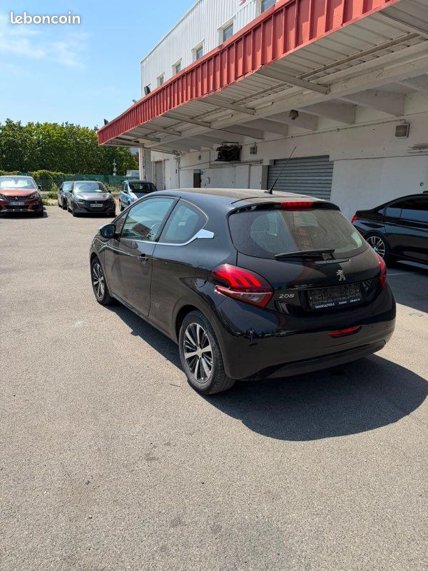 Peugeot 208 allure endommagé CARTE GRISE OK ✅ (image 4)