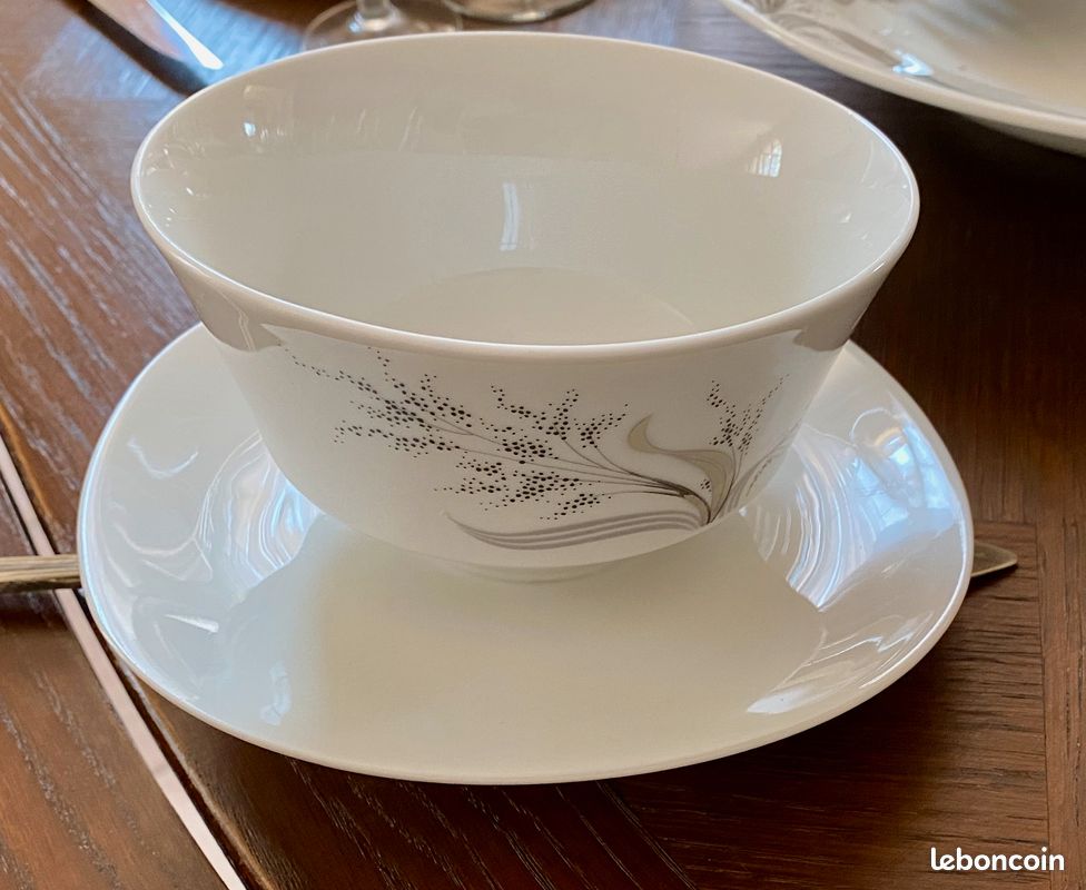 Service complet porcelaine 48 assiettes et 9 plats (image 8)