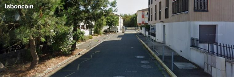 Lot de 5 places de parking extérieur Merignac