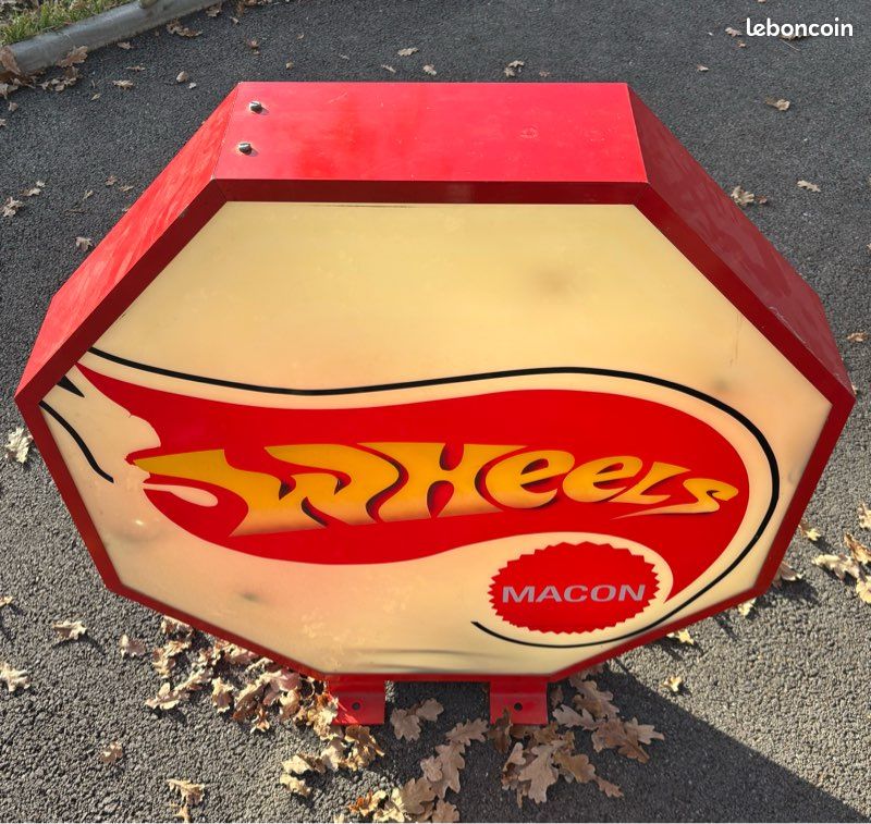 Hot Wheels Vitrine lumineuse - Produit sous licence officielle Mattel Hot Wheels Vitrine lumineuse - Produit sous licence officielle Mattel