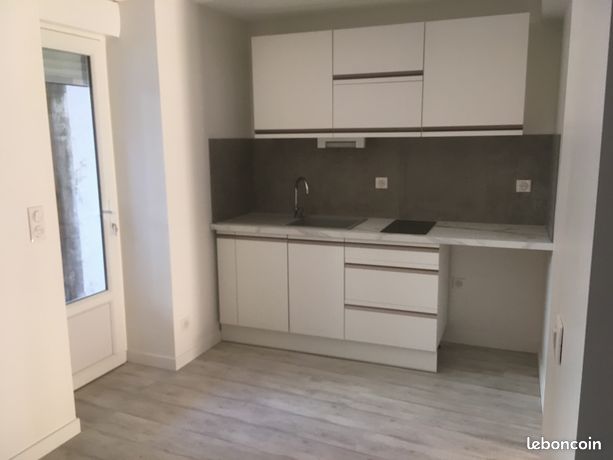 Valence, joli studio 25 m² refait neuf, rdc avec jardin/terrasse arborée 30 m²,