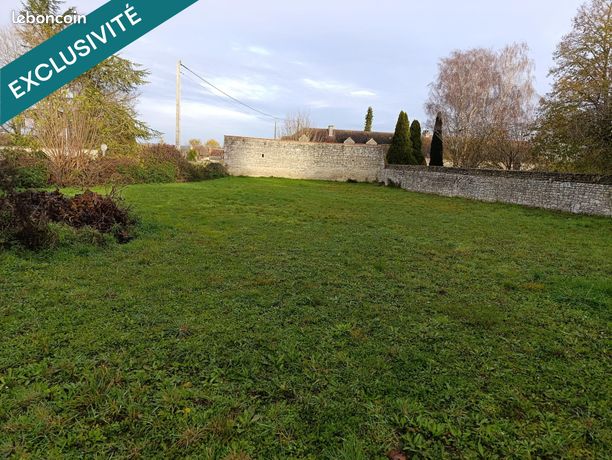 Terrain 1039 m² LEMERE