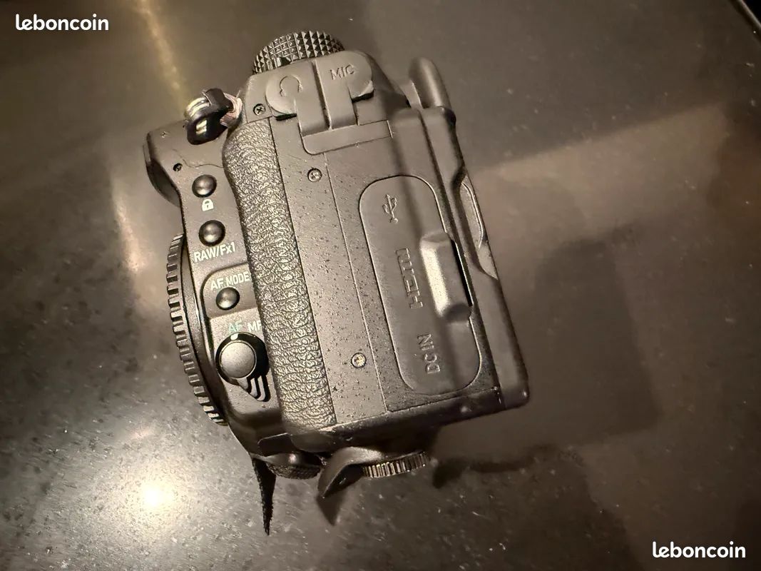PENTAX K-1 NU avec poignée Grip D-BG6 et plein d'accessoires d'origine (image 9)