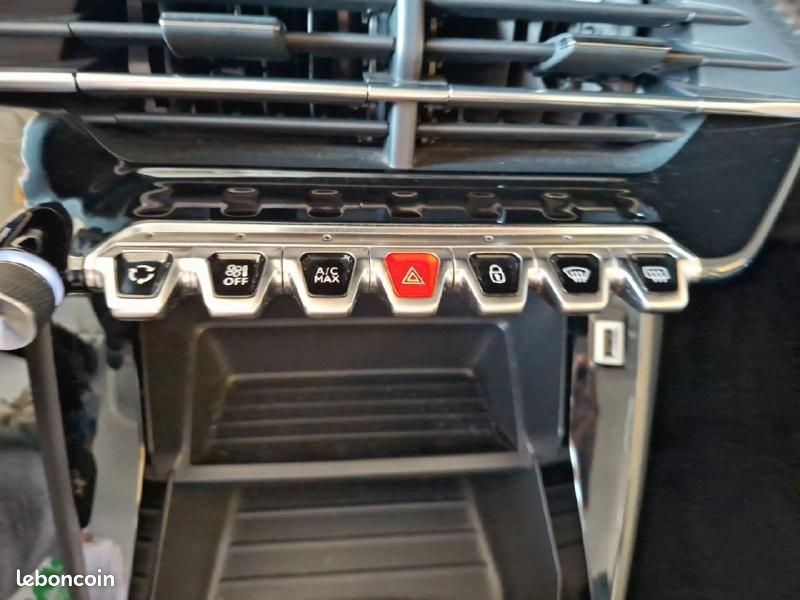 Peugeot 208 1.2 PureTech 100ch S&S Active (image 14)