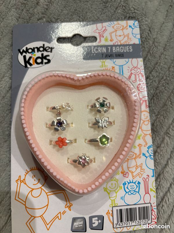 Écrin de 7 bagues ajustables pour fille (image 2)