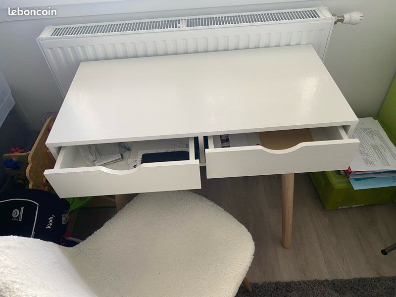 Bureau (image 2)