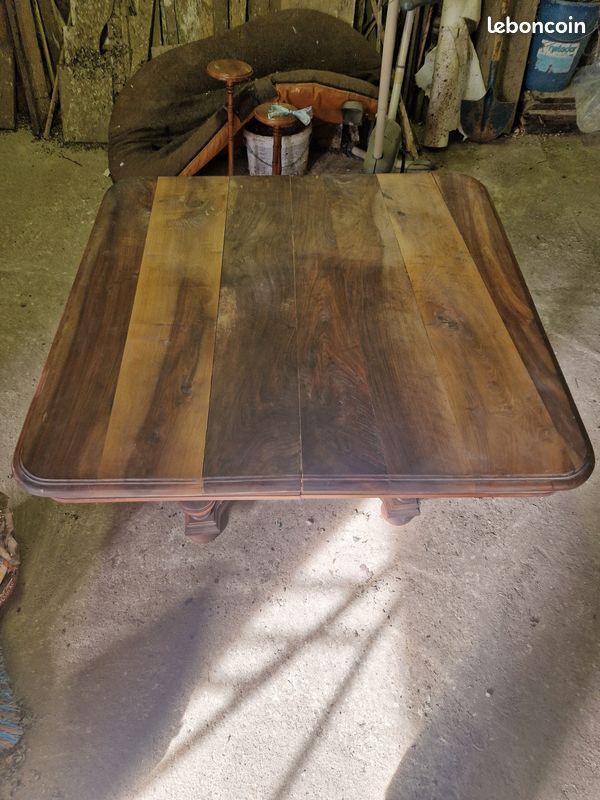 Table en noyer (image 1)