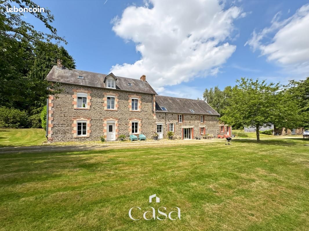 Maison 10 pièces 262 m² · à Souleuvre en Bocage · 262 m² · 390 000 €