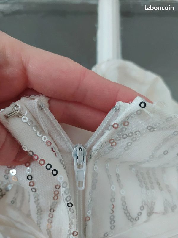 Robe bustier mariage blanche à sequins argents (image 9)