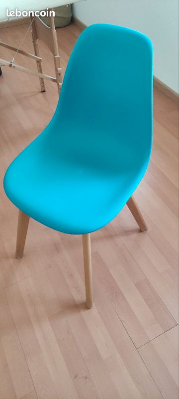 Chaise type scandinave (image 1)